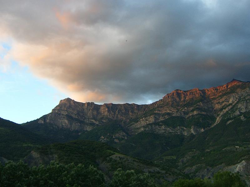 CIMG2264.JPG - Lac de Serre Poncon - Blick vom Campingplatz (da oben war der Dr. H)
