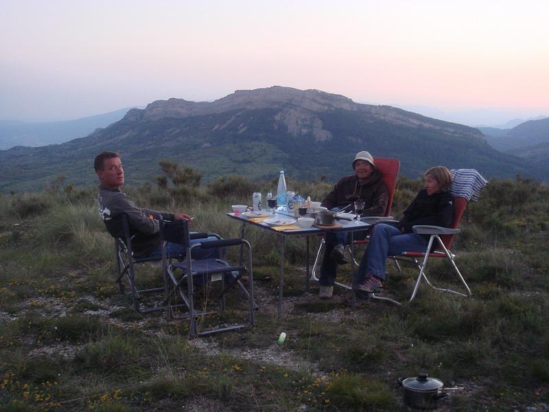 DSC01698.JPG - St. Geniez - Abendessen mit Milliarden von Mücken